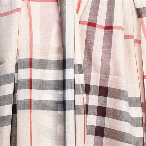 seasonal clearance schal burberry mit herzmotiv|burberry store online.